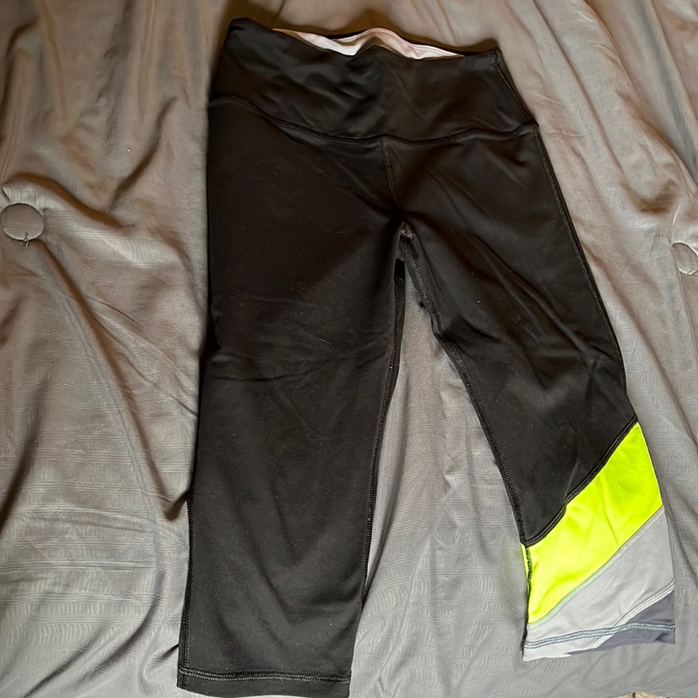Victoria’s Secret Sport capri pants